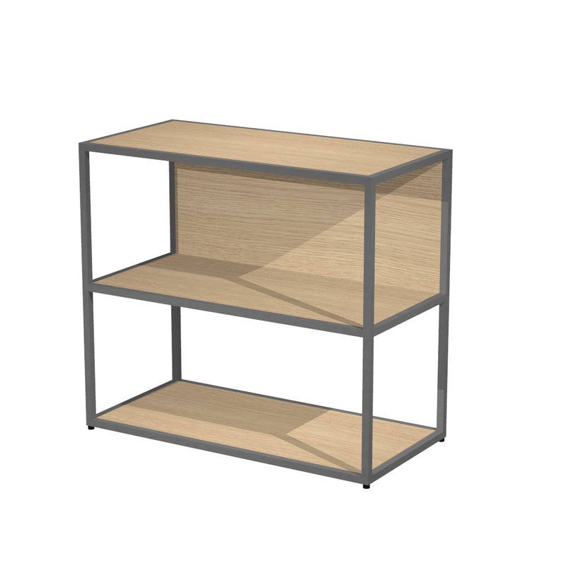 Le Monsieur Bureau Bibliothèque basse Edge bois & métal L90xH80, avec son cadre en métal noir et ses étagères en bois clair, offre un rangement de bureau élégant sur deux étagères, présentées sur fond blanc.#combo_chene_anthracite_mat
