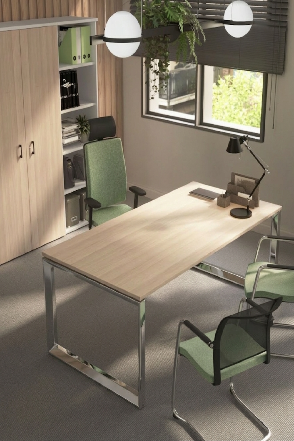 Le Bureau de direction Solis de Monsieur Bureau est composé d'un bureau en bois, de chaises vertes, d'une lampe noire, d'étagères à dossiers, de grandes fenêtres pour la lumière naturelle et de plafonniers ronds pour un espace de travail professionnel moderne.#finitions plateau_acacia_clair