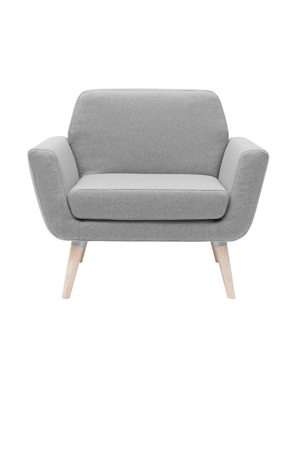 Le Fauteuil scandinave Natt de Robert ZOLLER de Monsieur Bureau est un fauteuil moderne tapissé gris clair avec des accoudoirs en angle et des pieds en bois clair, présentant un design nordique sur fond blanc.