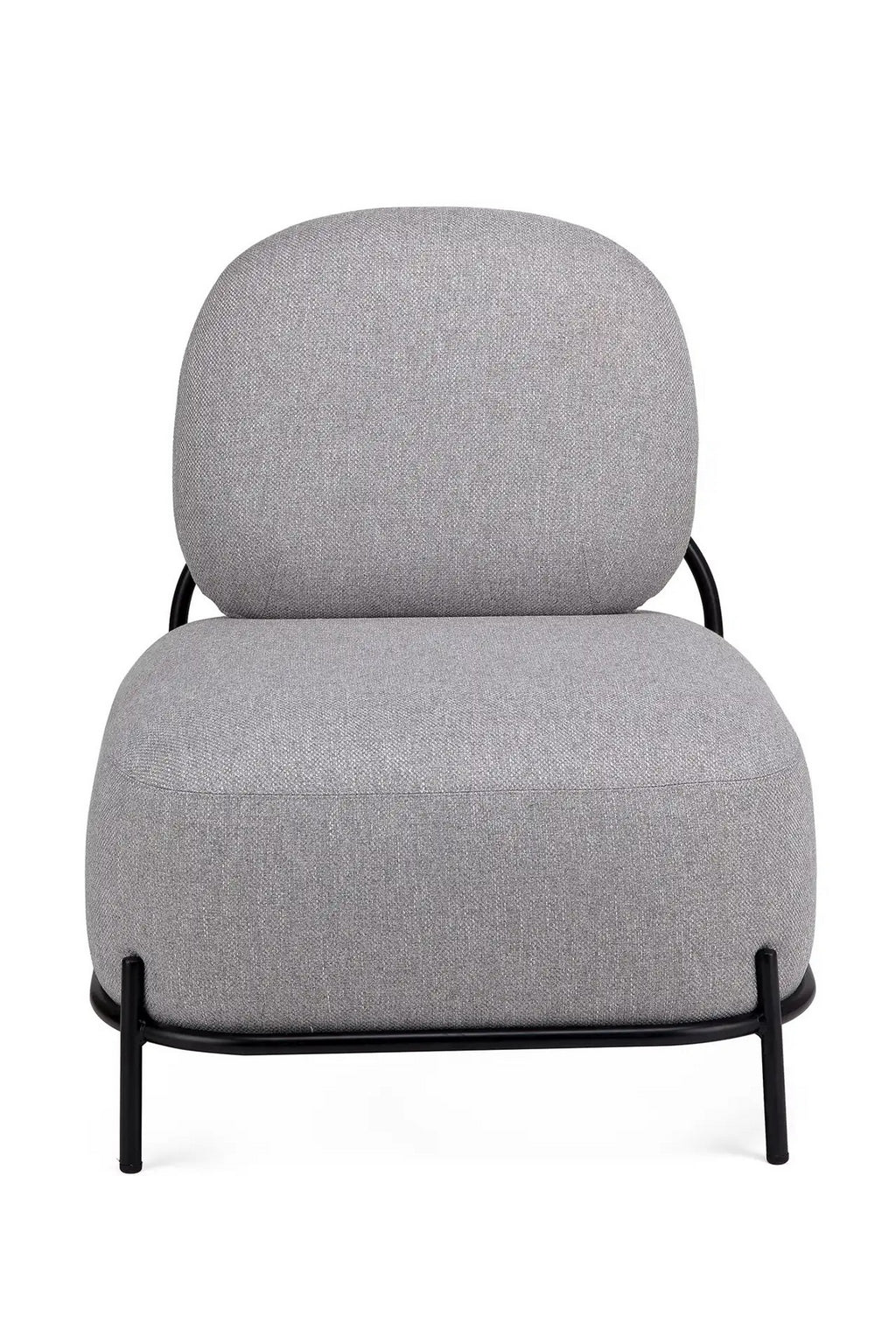 Le Fauteuil d'accueil Brooklin de Monsieur Bureau est doté d'une assise et d'un dossier arrondis et rembourrés en tissu gris clair et de pieds minimalistes en métal noir.
