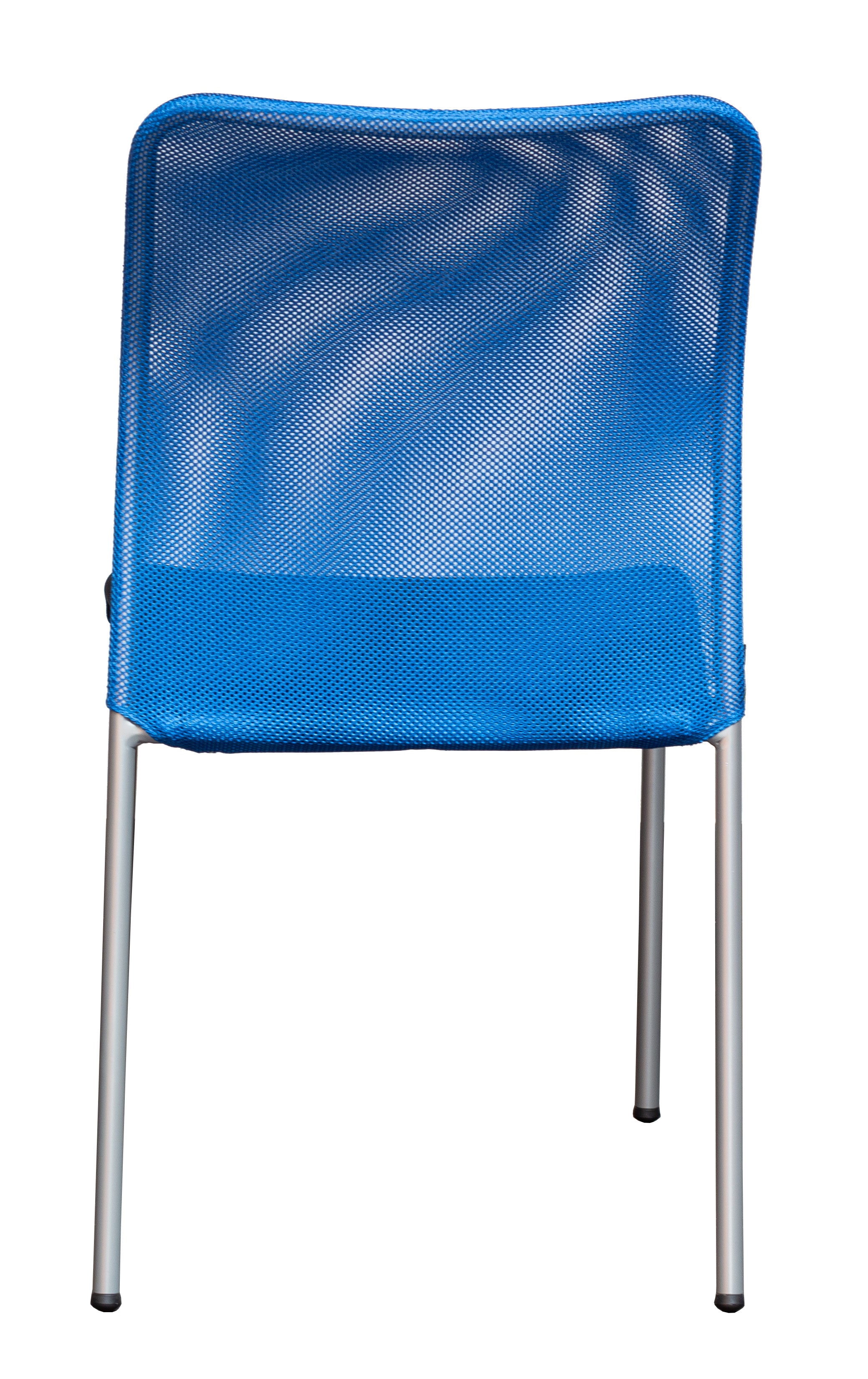 Fauteuil Réunion Pégase Visiteur Empilable bleu de Monsieur Bureau, avec une assise en maille solide et un dossier incurvé, doté d'une structure en métal avec quatre pieds droits argentés. Idéal pour le mobilier professionnel. Représenté de dos sur fond blanc uni.