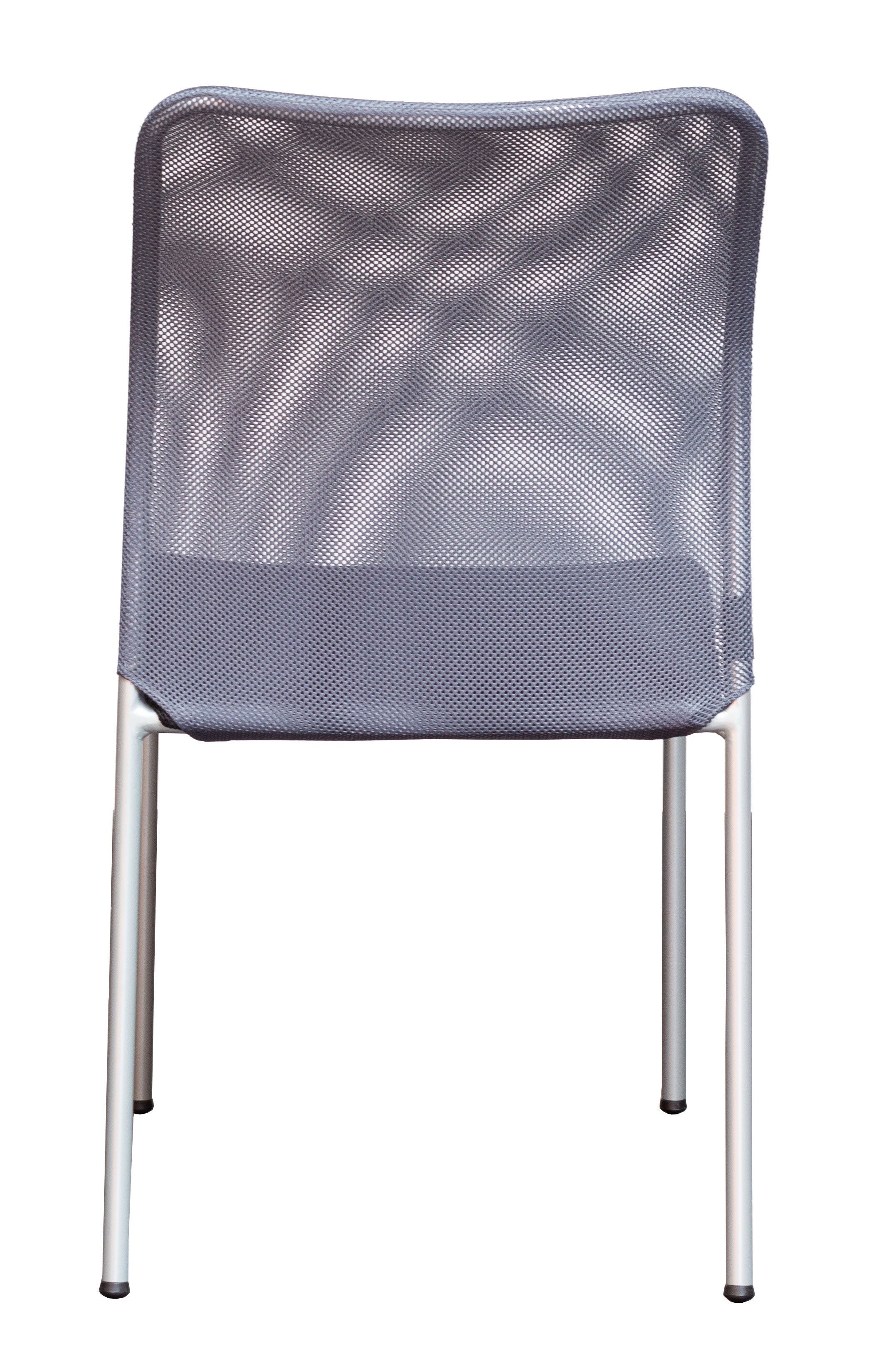 Le Fauteuil Réunion Pégase Visiteur Empilable de Monsieur Bureau est une chaise empilable en métal gris avec un dossier en maille et des pieds blancs, présentée de dos sur un fond blanc - parfaite comme mobilier professionnel ou de salle de réunion.