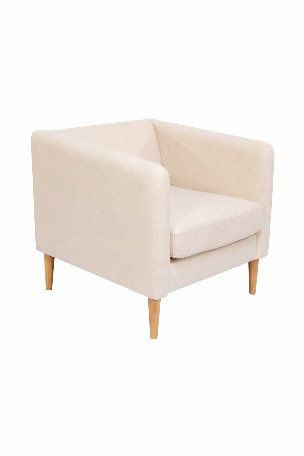 Le fauteuil d'accueil Kanto pieds bois - Design Scandinave de Monsieur Bureau, avec son revêtement beige clair, lignes épurées et pieds en bois inclinés, s'intègre idéalement dans les espaces professionnels. Photo sur fond blanc.