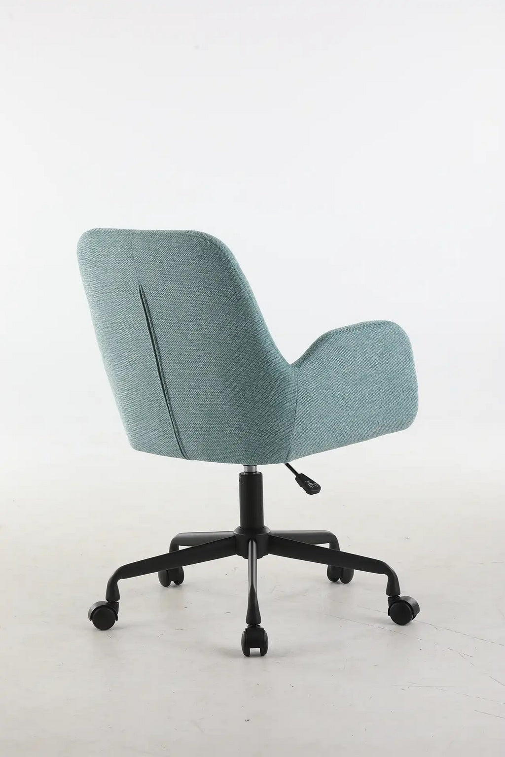 Le Monsieur Bureau Fauteuil d'accueil et réunion Shino - Sur Roulettes est doté d'un revêtement sarcelle clair, d'une base réglable noire et de cinq roulettes. Il est présenté de dos sur un fond blanc uni.