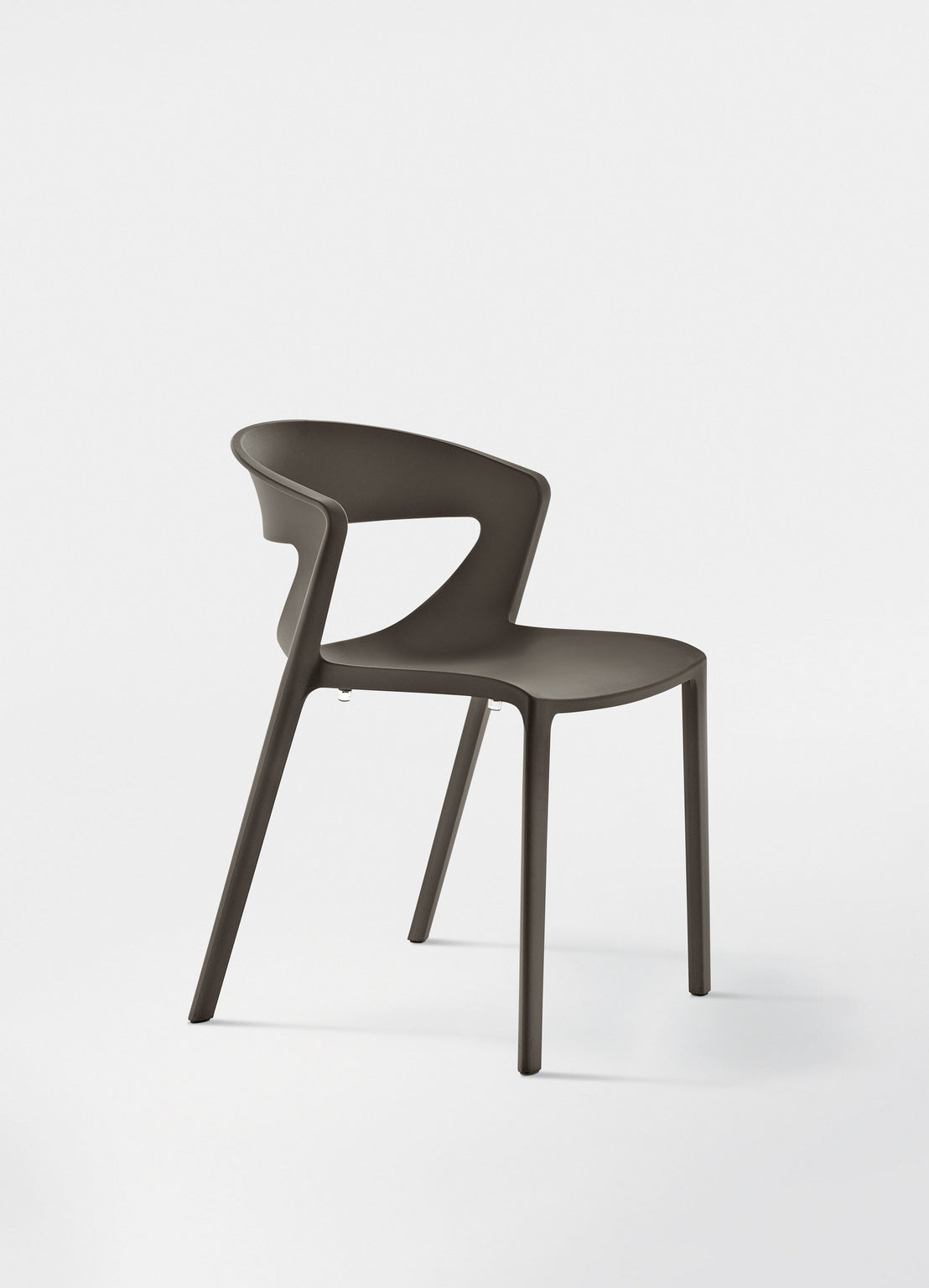 Le Lot de 2 chaises monobloc empilables Kika Polypropylène de Monsieur Bureau est un ensemble moderne et minimaliste, à finition gris mat, dossier courbé et pieds inclinés-idéal pour le mobilier collectif.#finitions_gris_ardoise