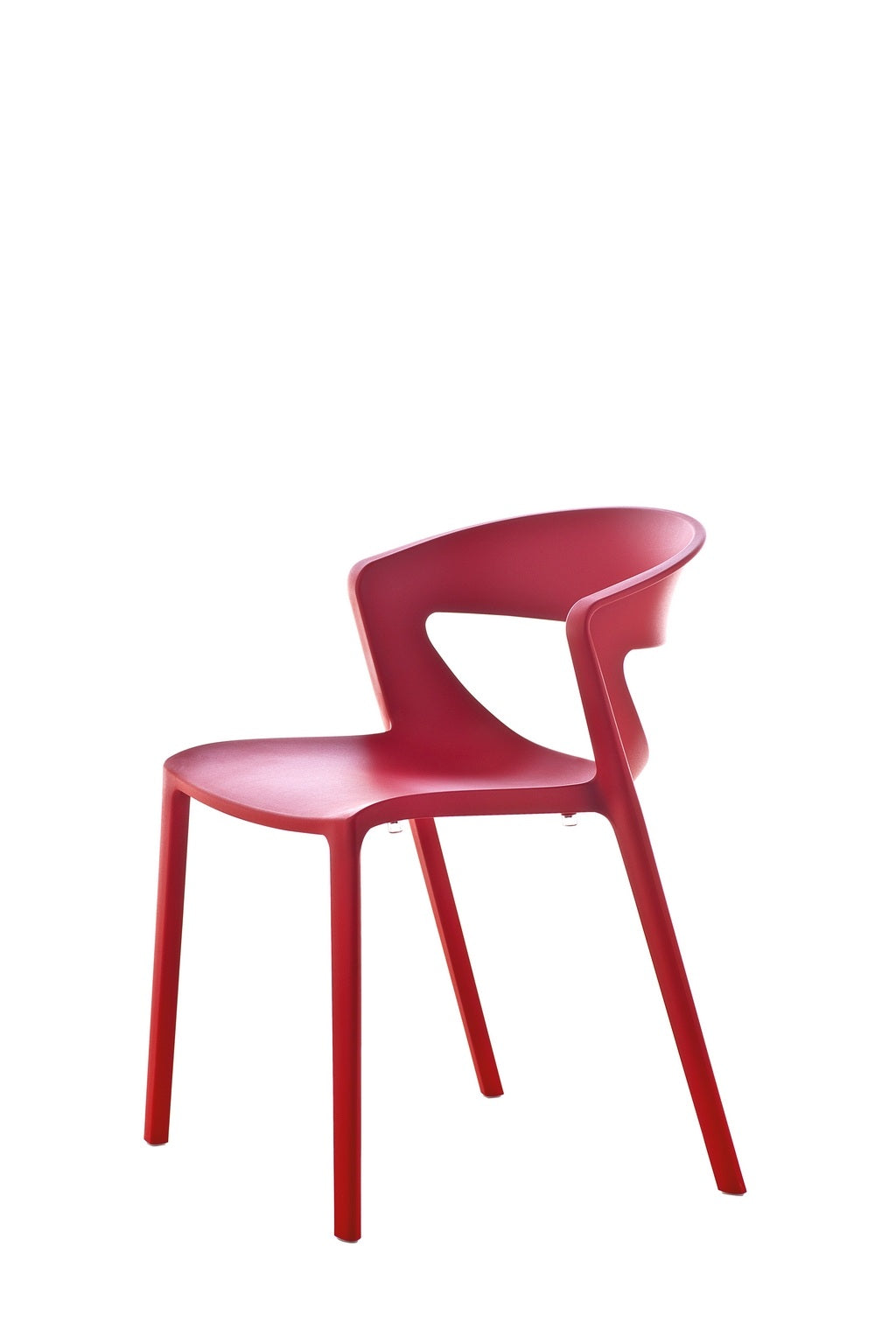 Le Lot de 2 chaises monobloc empilables Kika Polypropylène de Monsieur Bureau sont des chaises rouges modernes avec des dossiers et des assises courbés, des lignes minimalistes et épurées, et quatre pieds droits - un mobilier de collectivité idéal pour les espaces partagés contemporains.