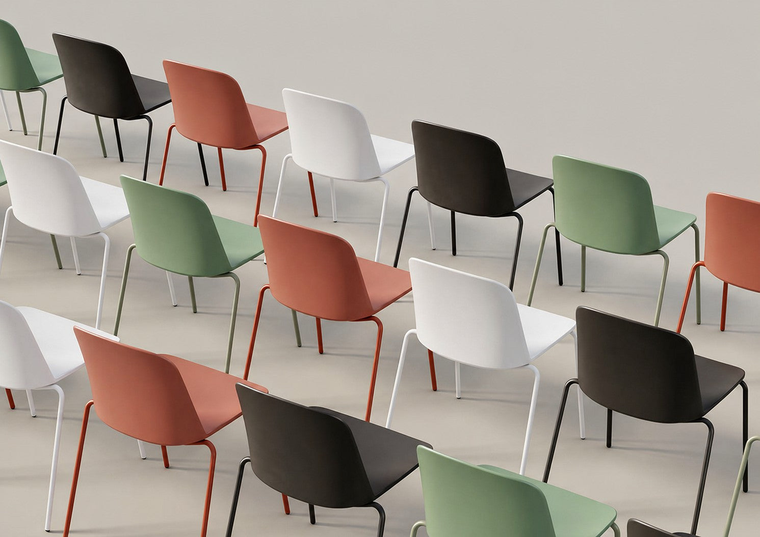 Des rangées de Siège visiteur Eos empilable - 4 pieds métal de Monsieur Bureau en camaïeu alterné de rouge, blanc, vert et noir sont disposées en rangs serrés sur un sol clair et vues de dessus en biais.