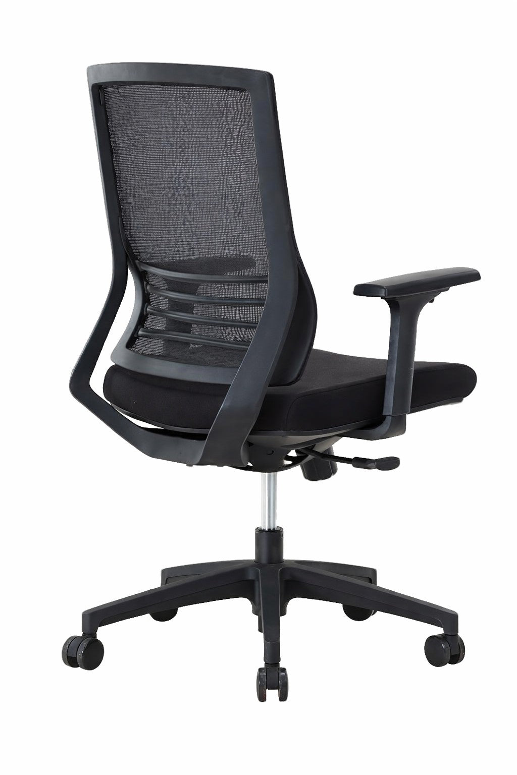 Le Fauteuil de bureau ergonomique Go de Monsieur Bureau, avec accoudoirs 3D, assise rembourrée et dossier en mesh, est présenté de trois quarts arrière sur fond blanc pour un confort optimal.