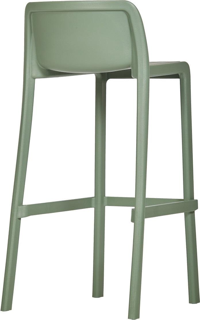 Le Tabouret Haut Leus en Polypropylène Anti-UV de Monsieur Bureau est un tabouret professionnel haut et vert clair avec un dossier incurvé, quatre pieds droits et un repose-pieds pratique - ajoutant un style moderne à tout mobilier collectif.