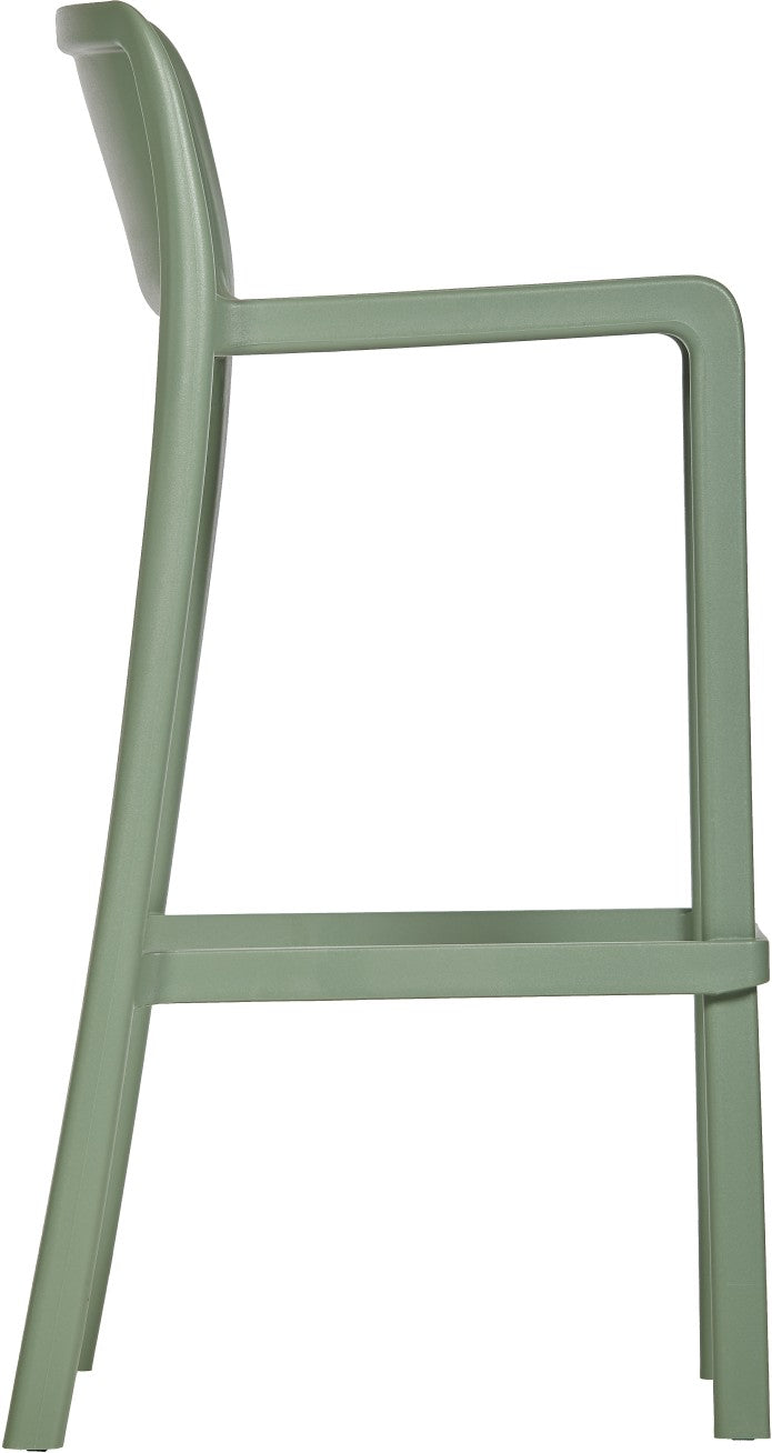 Vue de côté du Tabouret Haut Leus en Polypropylène Anti-UV de Monsieur Bureau, en vert sauge mat avec un dossier incurvé, des pieds droits et un repose-pieds - parfait pour les collectivités ou comme tabouret de bar d'extérieur.