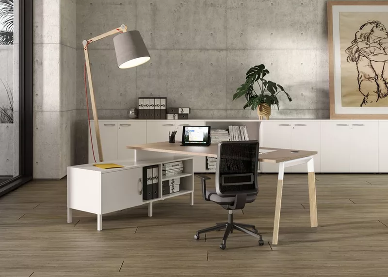 Bureau de direction K-Wood avec retour sur cr&eacute;dence