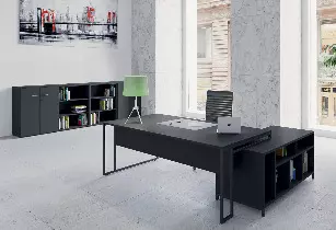 Bureau de Direction Situ sur Crédence avec Rangement