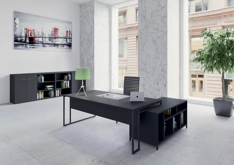 Bureau de Direction Situ sur Crédence avec Rangement