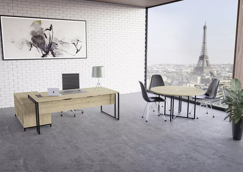 Bureau de Direction Situ sur Crédence avec Rangement