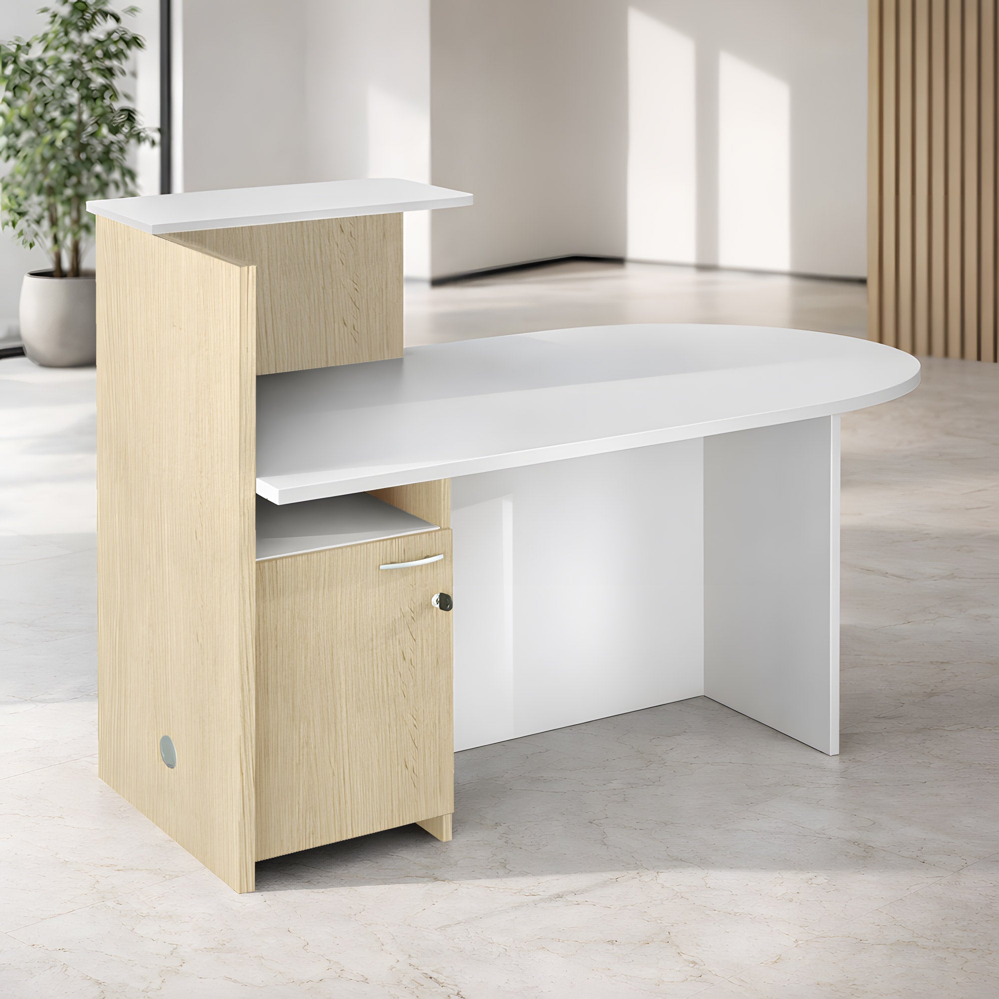 La Banque d'accueil Professionnelle Compact de Monsieur Bureau se caractérise par un côté en bois clair, des surfaces blanches, un petit meuble avec porte et un comptoir surélevé - idéal pour les espaces lumineux et minimalistes avec un décor comme des plantes.