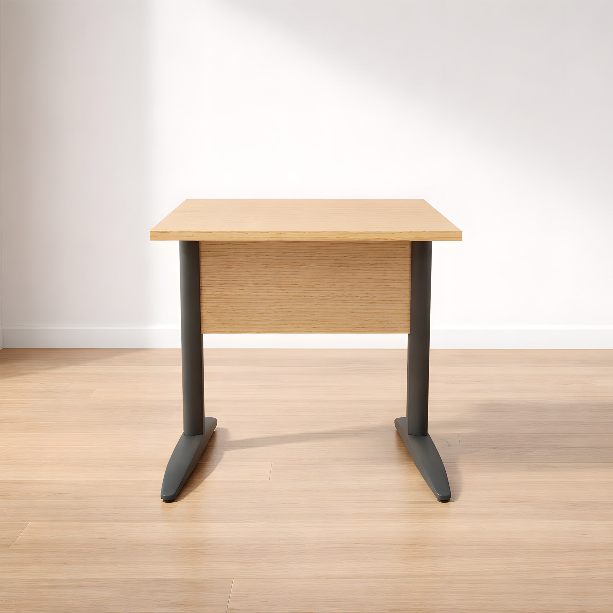 Le Bureau Pro Effect Droit ou Angle Modulable de Monsieur Bureau est composé d'un plateau et d'un panneau en bois clair, de pieds en métal gris foncé, et incarne le design italien. Idéal comme bureau droit ou d'angle, il s'intègre parfaitement dans les espaces de travail modernes.#combo_chene_anthracite_l80xp80