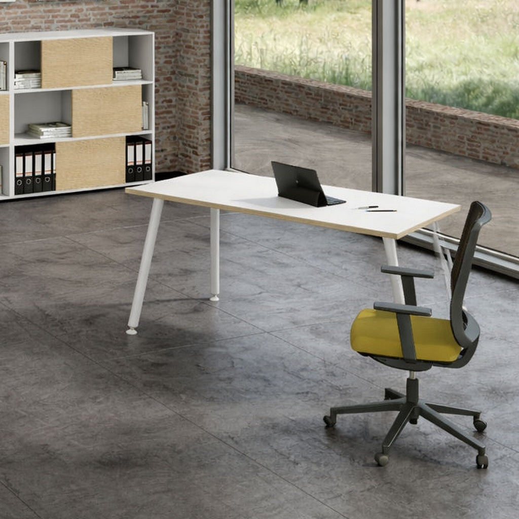 Un bureau moderne présente le "Bureau Droit Nature Métal style Scandinave" de Monsieur Bureau, associé à un bureau blanc, une chaise pivotante verte, une tablette sur le bureau et une bibliothèque contre un mur de briques. De grandes fenêtres #combo_blanc/chants chêne_blanc