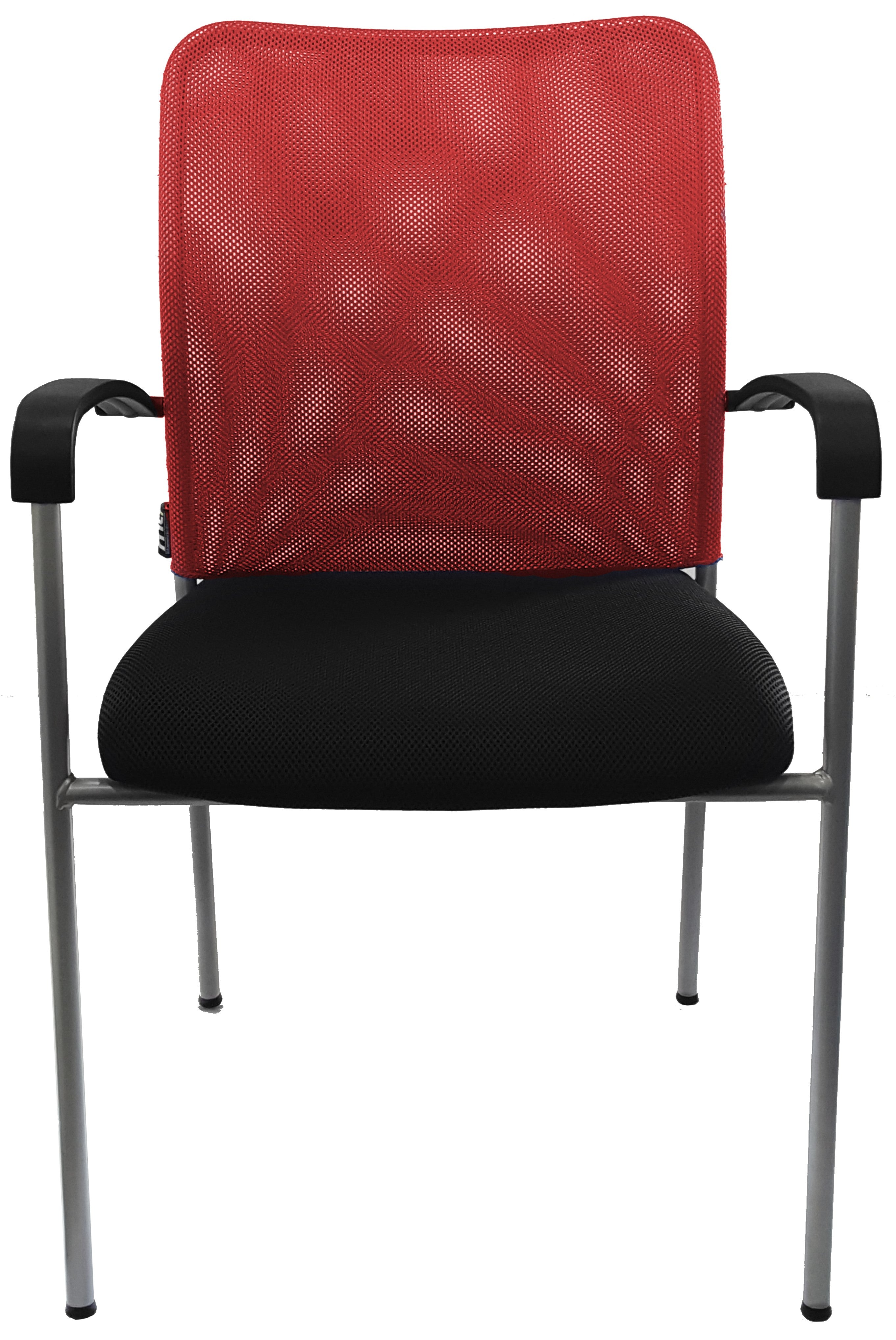 Vue de face du Fauteuil Réunion Pégase Visiteur Empilable de Monsieur Bureau, avec un dossier en maille rouge, une assise et des accoudoirs rembourrés en noir et des pieds en métal - une chaise moderne et empilable parfaite pour les bureaux ou les salles de réunion.