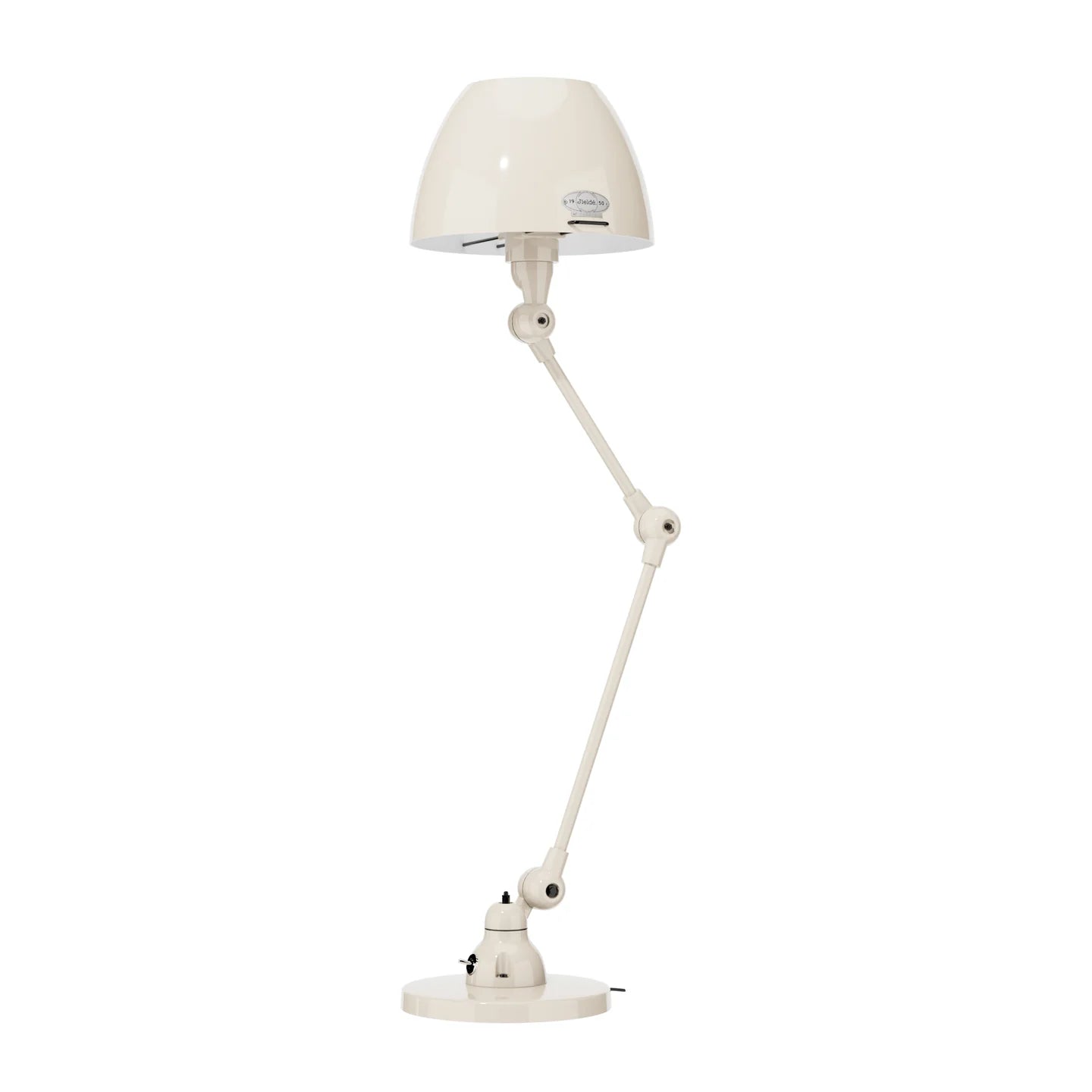 La Lampe de bureau articulée Aicler design professionnel de Monsieur Bureau, de couleur crème avec un abat-jour en forme de dôme et un bras articulé, fournit un éclairage directionnel idéal pour les espaces professionnels ; présentée sur un fond blanc uni.#finitions_ivoire
