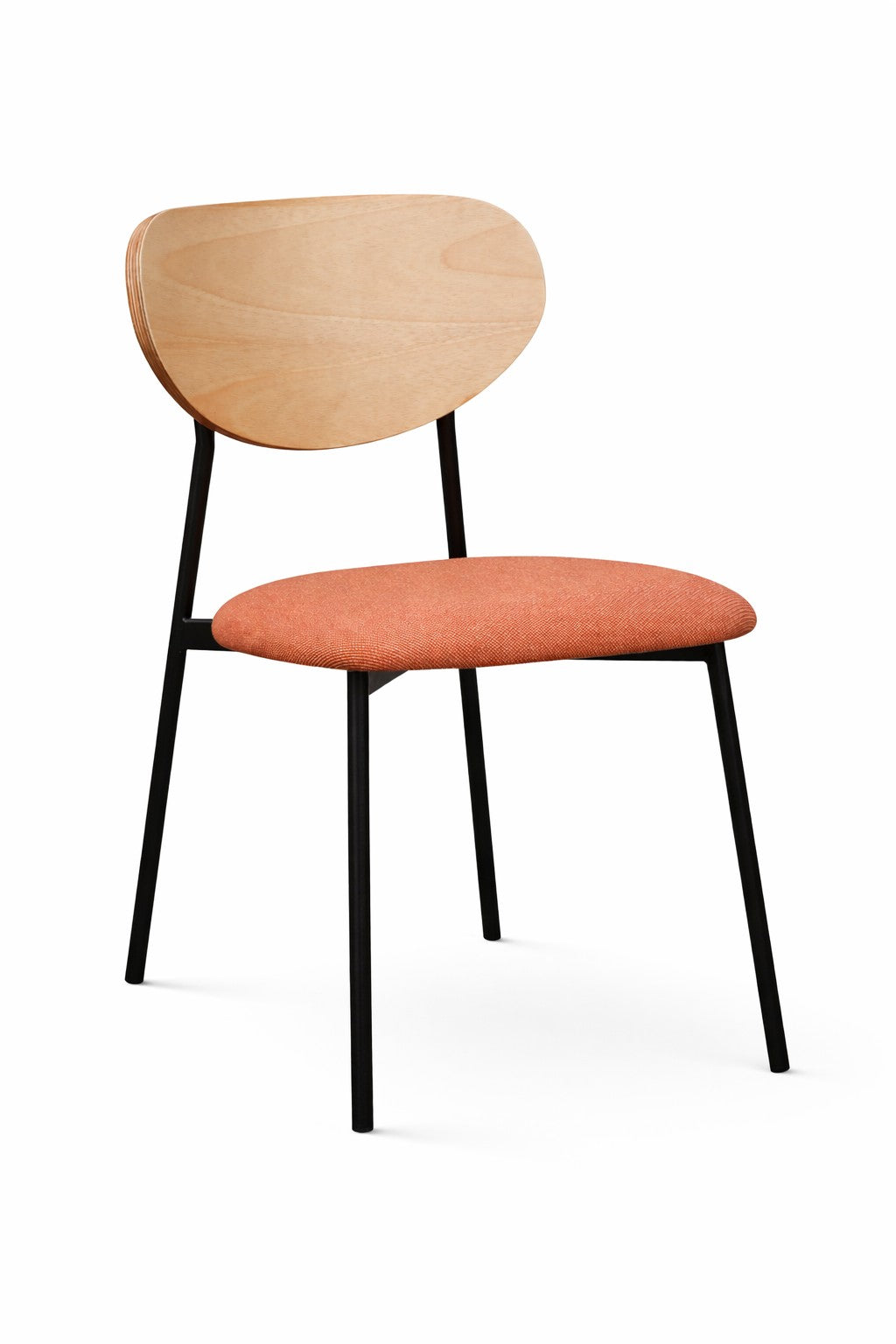 Le Lot 2 Chaises Oda Rétro Bois et Assise Tissu de Monsieur Bureau présente des chaises modernes avec des dossiers en bois clair, des sièges en tissu orange et des pieds en métal noir, présentés sur un fond blanc.