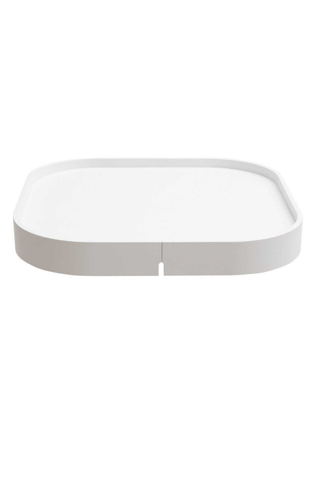 Le Pouf d'accueil Nordic avec plateau de Monsieur Bureau se compose d'un plateau blanc rectangulaire aux angles arrondis et à l'encoche centrale, qui s'harmonise parfaitement avec le mobilier design Busk+Hertzog.