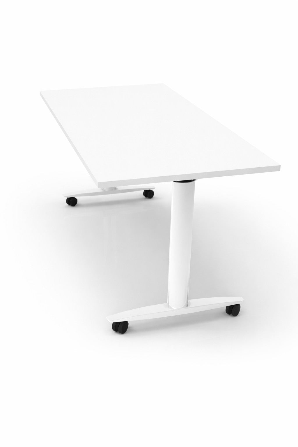 La Table de Réunion Dandy Mobile et Abattante de Monsieur Bureau est une table rectangulaire moderne blanche avec des pieds en métal et des roulettes noires, présentée sur un fond blanc.#finitions_blanc