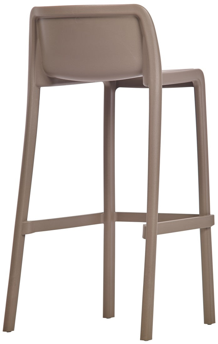 Le Tabouret Haut Leus en Polypropylène Anti-UV de Monsieur Bureau, moderne et couleur marron clair, possède un dossier bas et un repose-pieds. Présenté sous un angle arrière et latéral, il est idéal pour les collectivités.