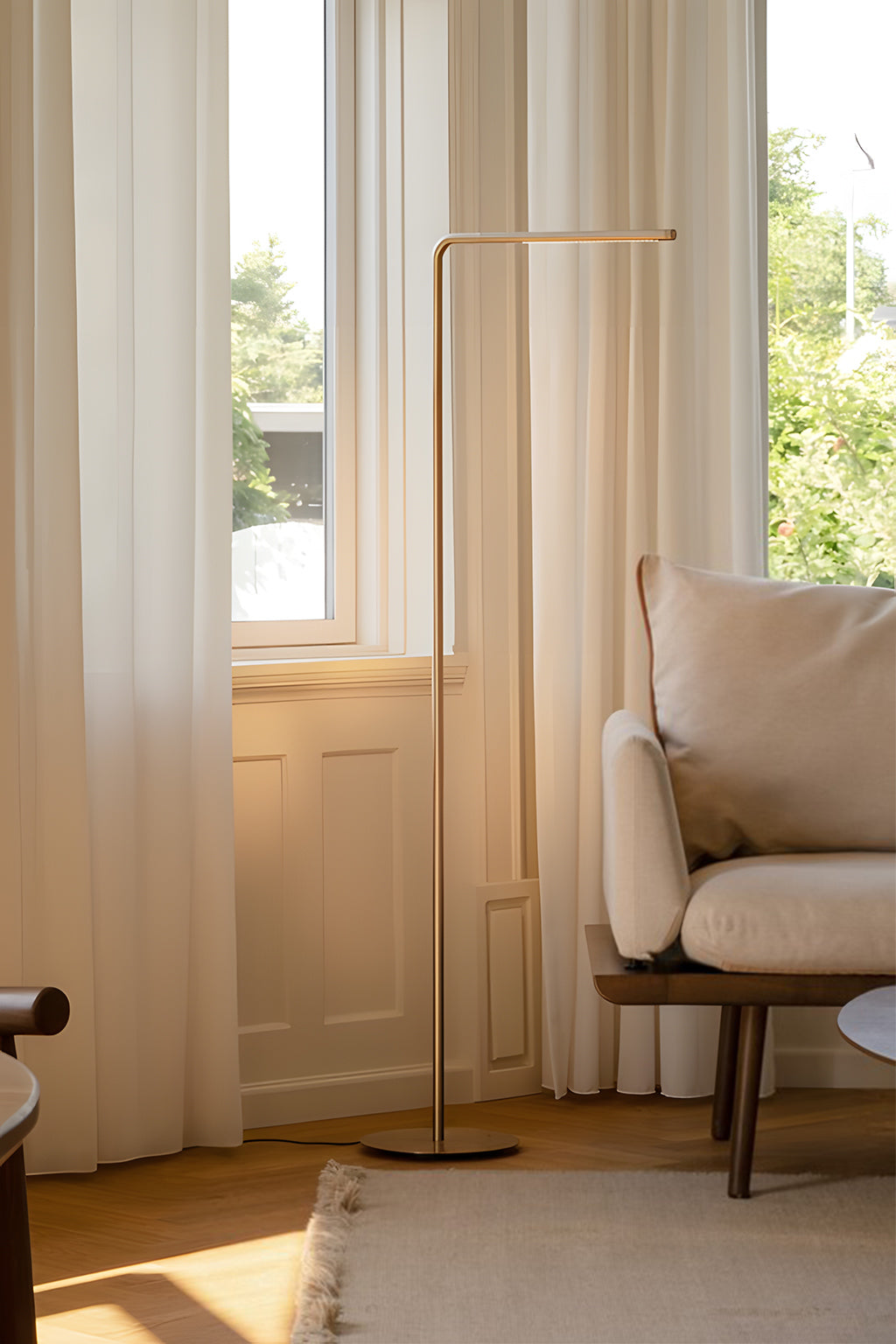 Lampadaire OMNI UMAGE à éclairage orientable