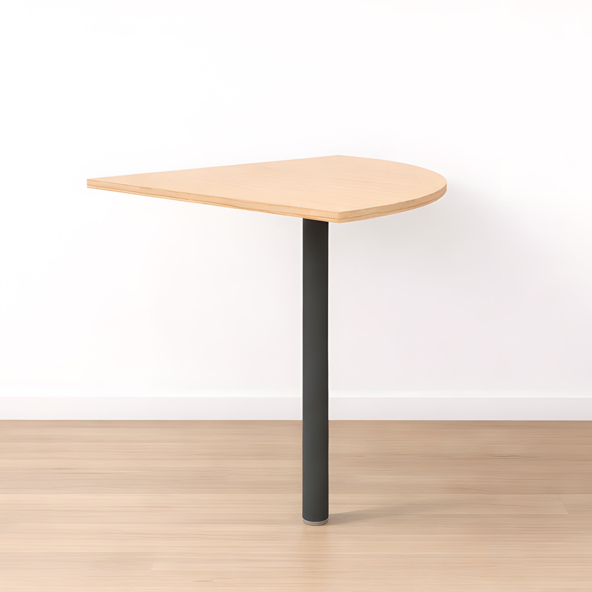 Le Bureau Pro Effect Droit ou Angle Modulable de Monsieur Bureau est une table murale en quart de cercle avec un seul pied en métal noir, présentée dans une pièce minimaliste avec un sol en bois clair et un mur blanc..#combo_chene_anthracite_angle