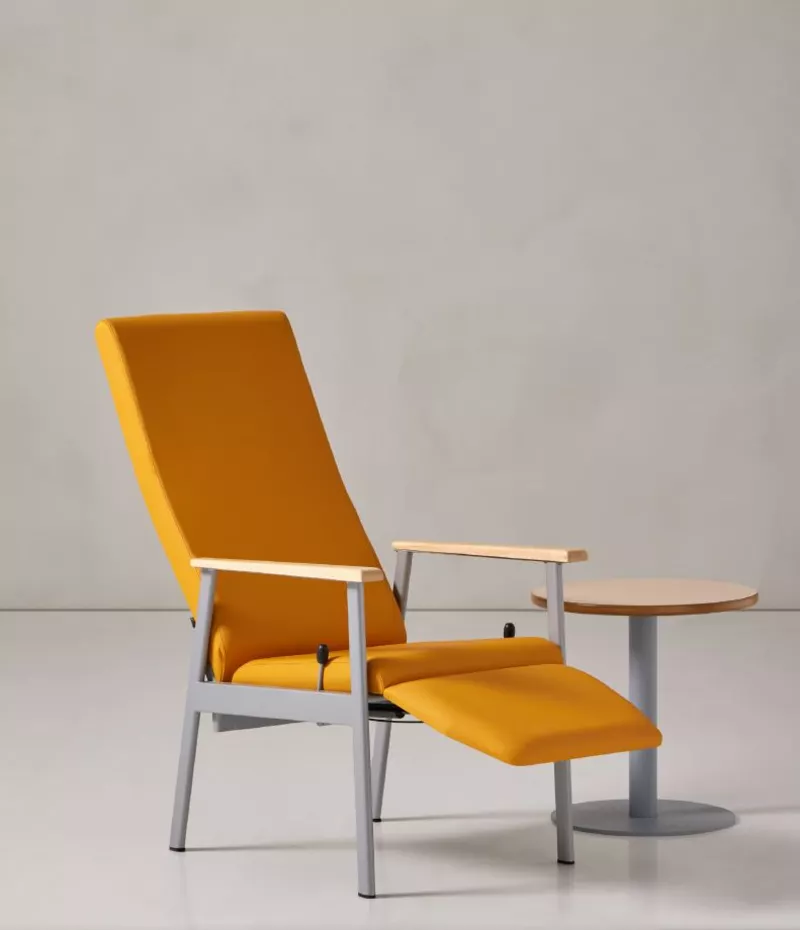 Chaise avec accoudoirs fixes haut dossier RODAS