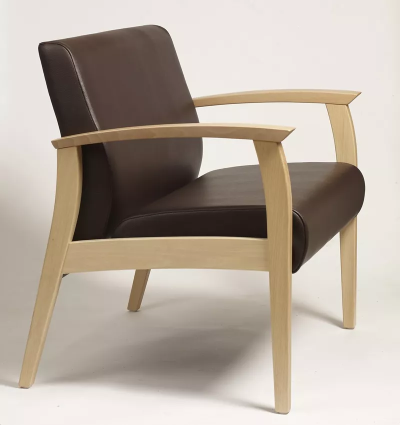Fauteuil Primacare Confort à Dossier Haut bariatrique pieds bois