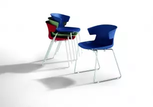 Chaise empilable KOV pied traineau chromé