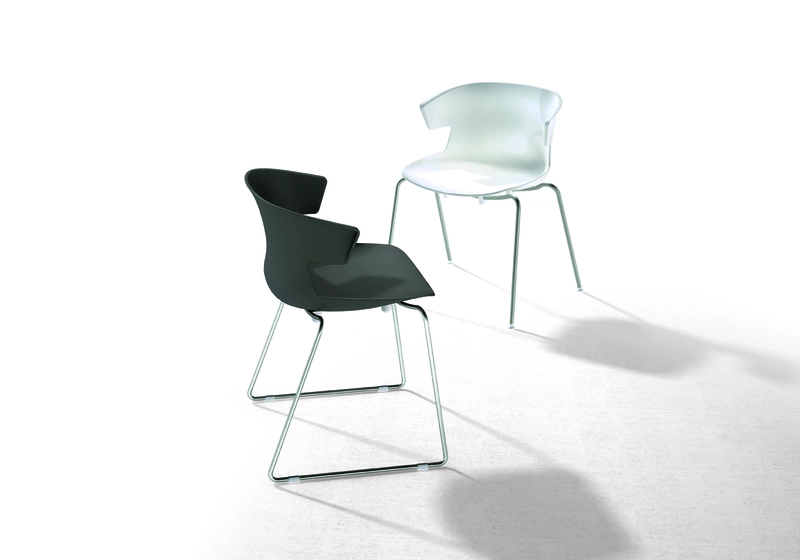 Chaise empilable KOV pied traineau chromé