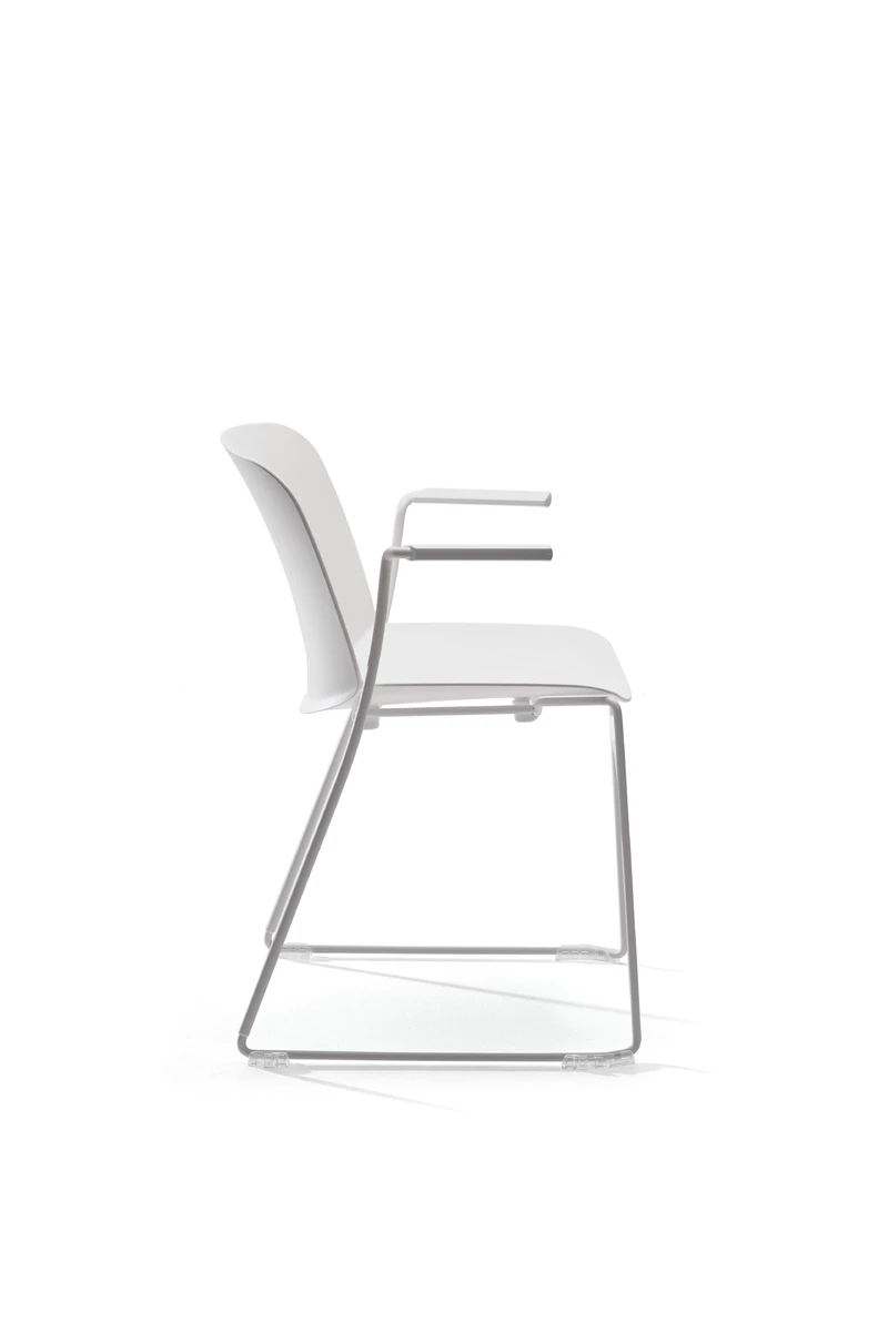 Chaise Libra pieds luge et accoudoirs