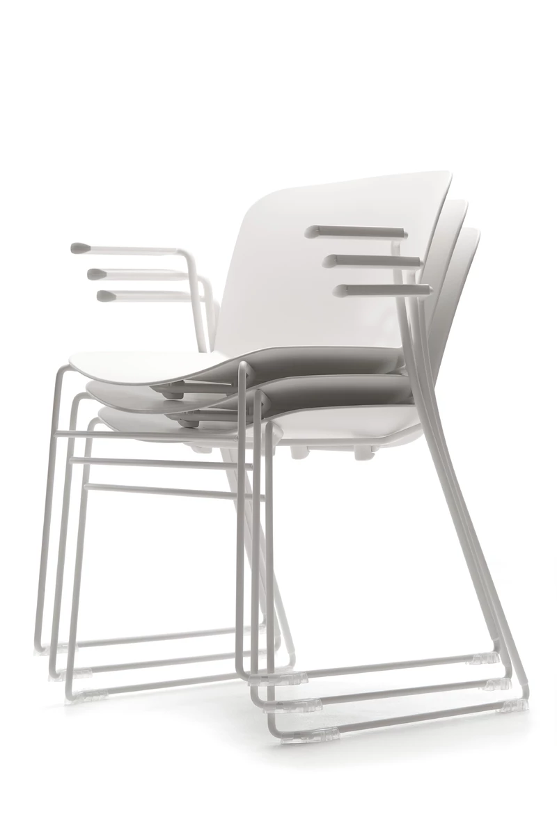 Chaise Libra pieds luge et accoudoirs