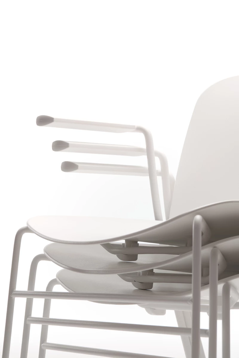 Chaise Libra pieds luge et accoudoirs