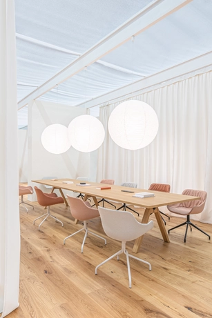 Grande Table de Réunion Viga 16-18 personnes