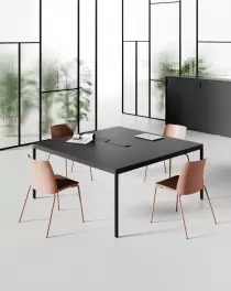 Table de réunion BLACK DESIGN avec top access et goulotte
