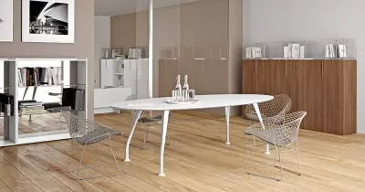 Table de réunion ovale en verre Bianca