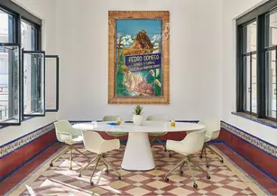 Table de réunion ovale Pattio - plateau blanc laqué