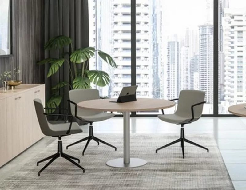 Table de r&eacute;union ronde Curvy / Express Plus - Design professionnel et &eacute;l&eacute;gant